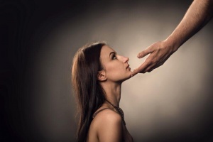 Хочешь эмоции, быть покорной, а не скучный и нудный под одеялом.  – Фото 1